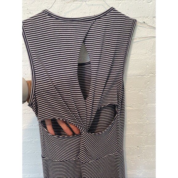 BCBG Generation Women’s Striped Maxi Dress Keyhole Accents In Back Blue White XS - Picture 5 of 5